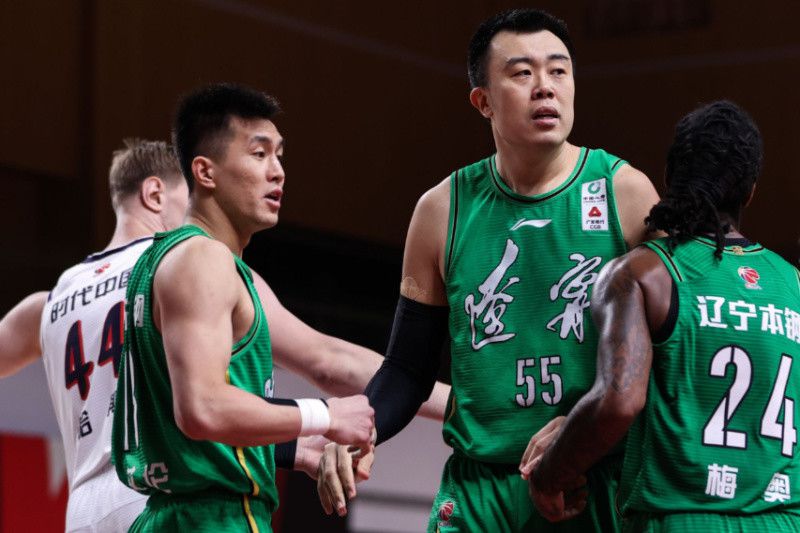 片子《纯情》讲述了一封在音乐节目直播进程中收到的来自23年前的信所激发的故事，描写了超出曩昔与此刻的初恋和5名伴侣之间的友谊。片中，都暻秀扮演性情木讷但一片赤忱的范实，金所炫扮演具有天籁美声的少女秀玉。据领会，《纯情》将在本年炎天拍摄，估计於2016年2月上映，拍摄地址在全罗南道欢快郡。此前都暻秀经由过程片子《Cart》、电视剧《不妨，是恋爱啊》、《记得你》揭示高深演技。而童星身世的金所炫更有着丰硕的戏剧经验，主演了电视剧《想你》《Reset》《Who Are You-黉舍2015》等热播韩剧。2014年金所炫主演KBS一集出格企划剧《纷歧样的抽泣》，并凭仗此剧在年底KBS演技年夜赏中取得女子部独幕剧奖。此次片子中与EXO D.O.合作主演，是金所炫初次担纲女主角，金所炫也暗示感受演戏很幸福，只要随着哥哥就对了 。